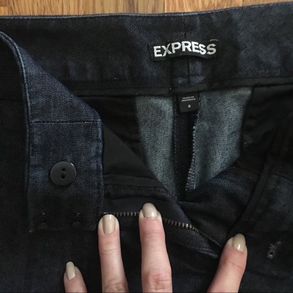 Express Shorts - Picture 3 of 3